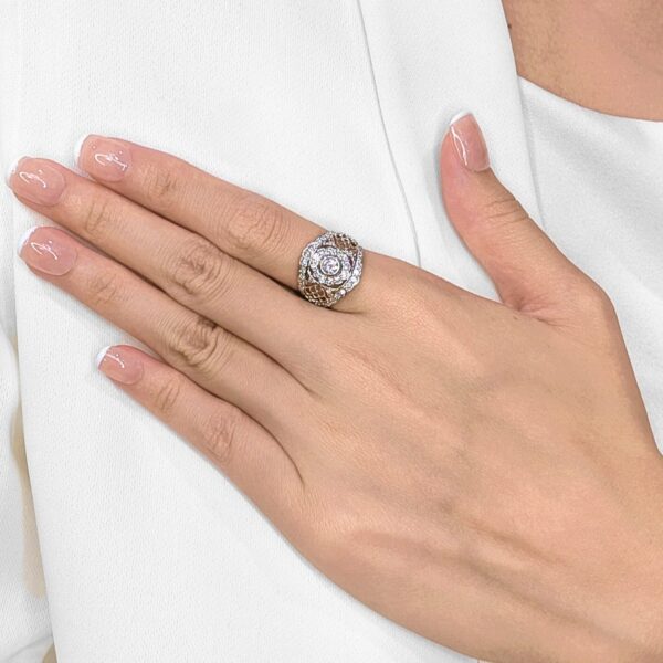 טבעת פילגרין משובצת יהלום טבעי 0.63 קראט בזהב לבן 18 קראט (חדש)