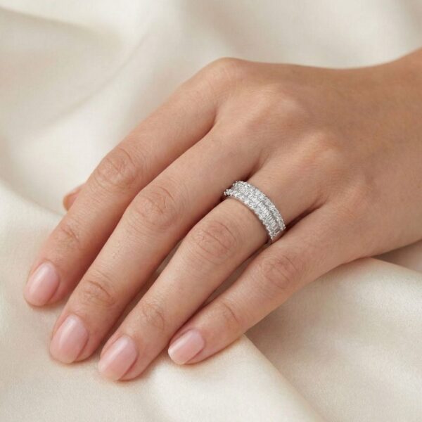 טבעת פס יהלומים אלגנטית במשקל 0.49 קרט מזהב לבן 18 קראט (חדשה)