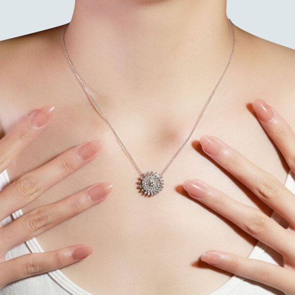 שרשרת יהלומים מרהיבה בעיצוב פרח מזהב לבן 18 קראט - תעודת IGI