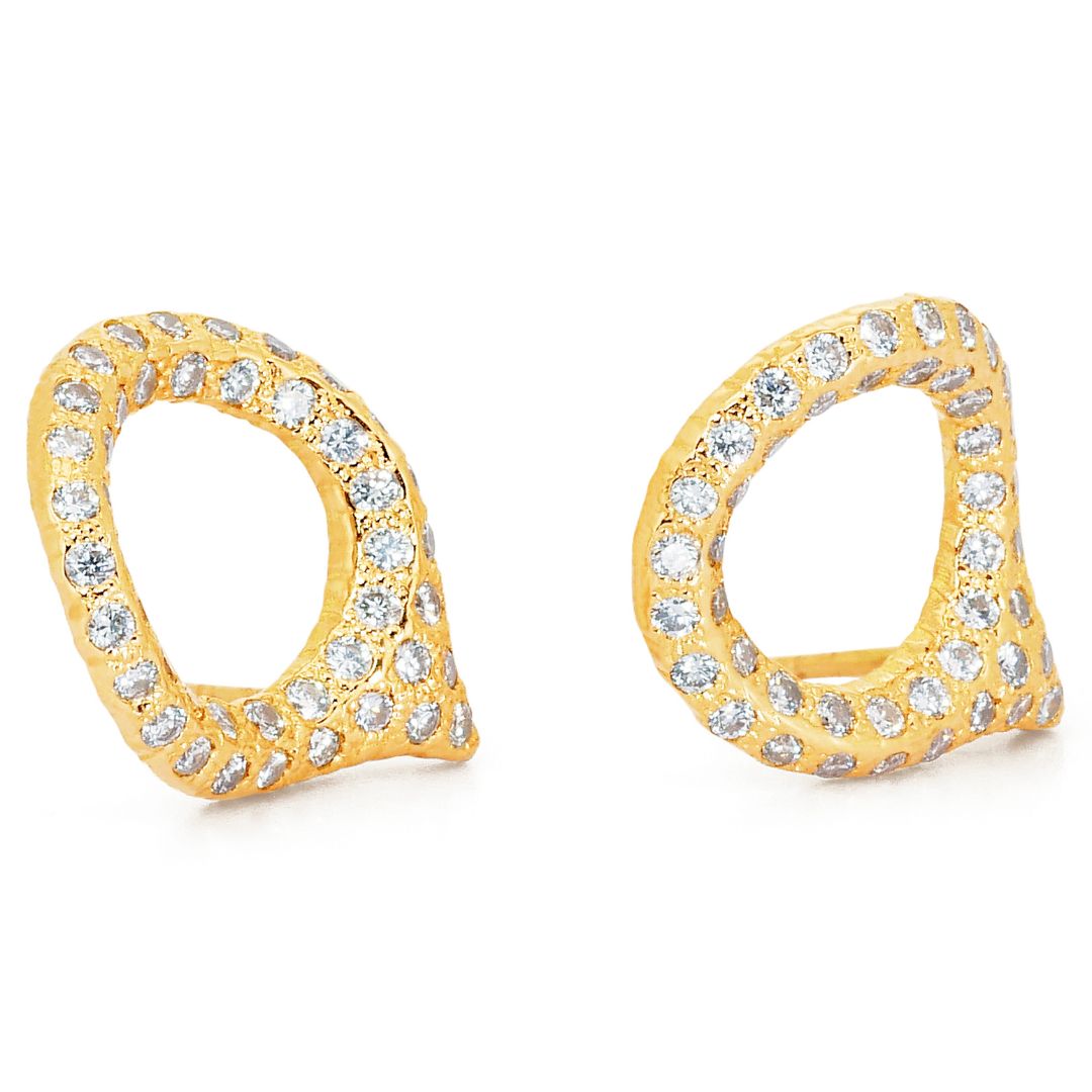 עגילי חישוק נוצצים משובצים יהלומים טבעיים בליטוש פאווה במשקל 1.28 קראט בזהב צהוב 18 קראט - מתועדת IGI – תמונה 5