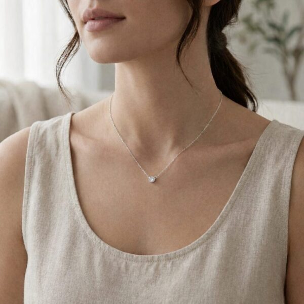 שרשרת סוליטר יהלום טבעי עגול בחיתוך בריליאנט 0.30 קראט זוהר בזהב לבן 18K (חדש)