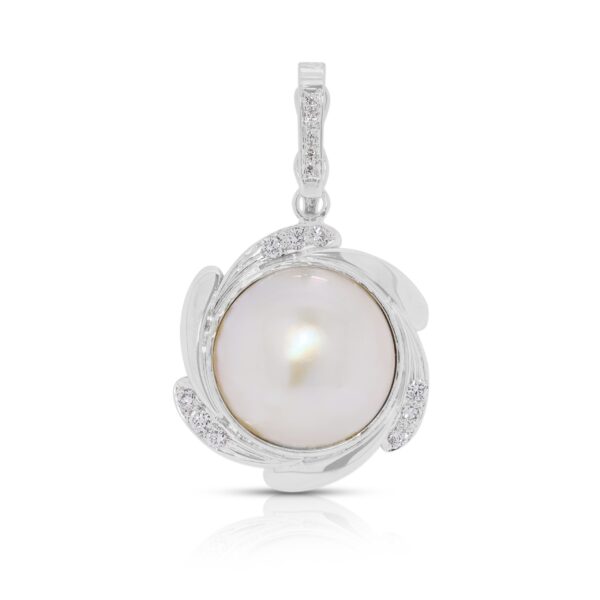 תליון ספירלה זוהר עם פנינת מאבה שמפניה 14 מ"מ ויהלום טבעי 0.28 קראט בזהב לבן 18 קראט (חדש)