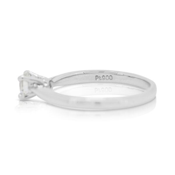 טבעת סוליטר יהלום אלגנטית 0.27 קראט בפלטינה - מתועדת GIA