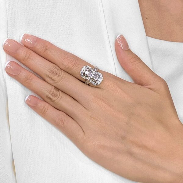 טבעת יהלומים אלגנטית בהשראת ארט דקו, 0.95 קראט, בזהב לבן 18 קראט (חדש)