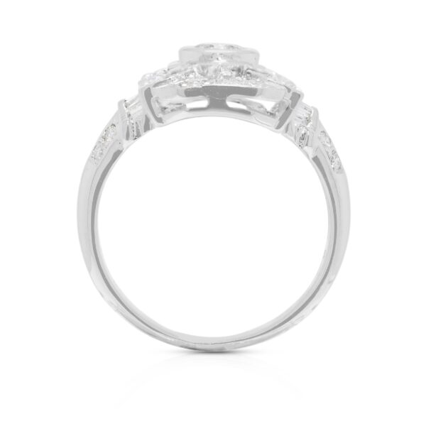 טבעת יהלומים אלגנטית בהשראת ארט דקו, 0.95 קראט, בזהב לבן 18 קראט (חדש)