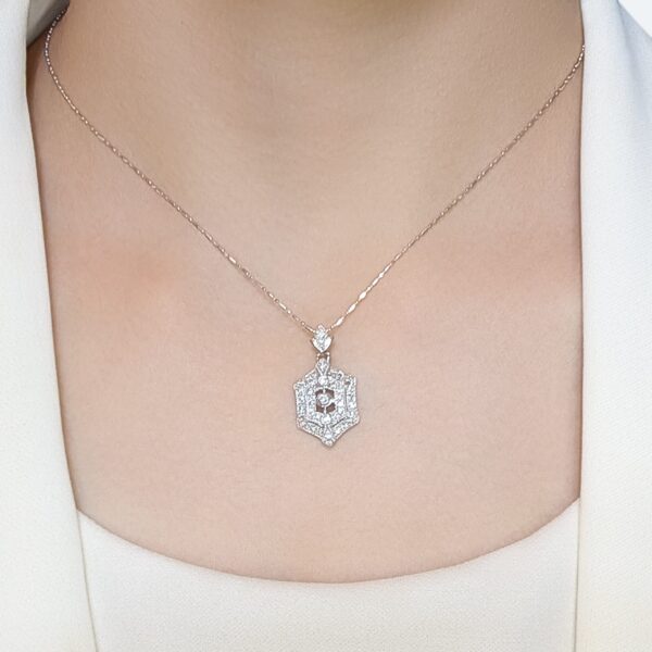 תליון יהלומים טבעיים עדין 0.4ct בזהב לבן 14K