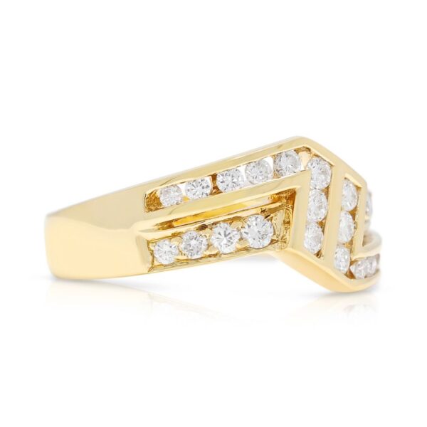 טבעת זיג-זג גאומטרית אוונגרד, משובצת יהלום טבעי 0.60 קראט, מזהב צהוב 18 קראט