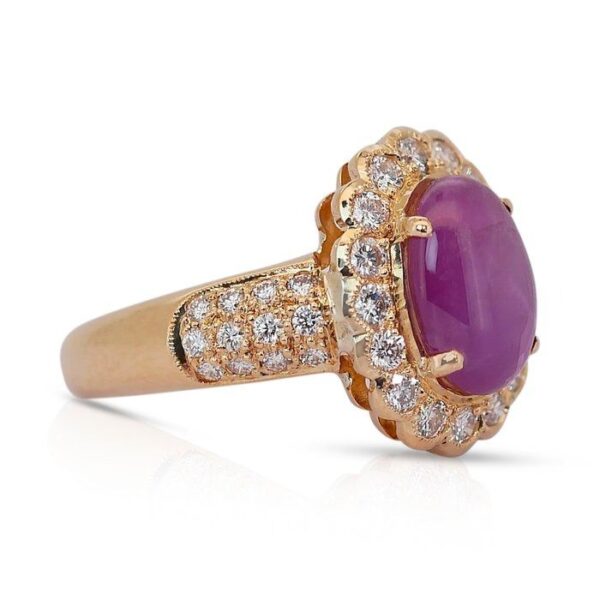 טבעת קוקטייל מרהיבה מזהב צהוב 18 קראט, משובצת רובי כוכב 2.92 קראט ויהלומים טבעיים - מתועדת על ידי IGI.