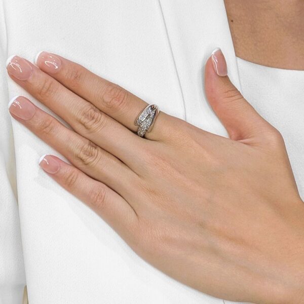 טבעת הצהרה נועזת מיהלום טבעי 0.56 קראט בזהב לבן 18K (חדש)