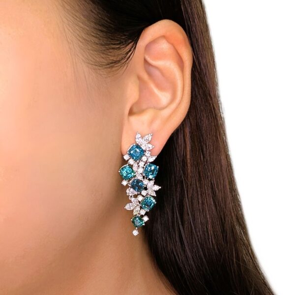 עגילי יוקרה תלויים מרהיבים עם טורמלין כחול 15.35ct ויהלומים