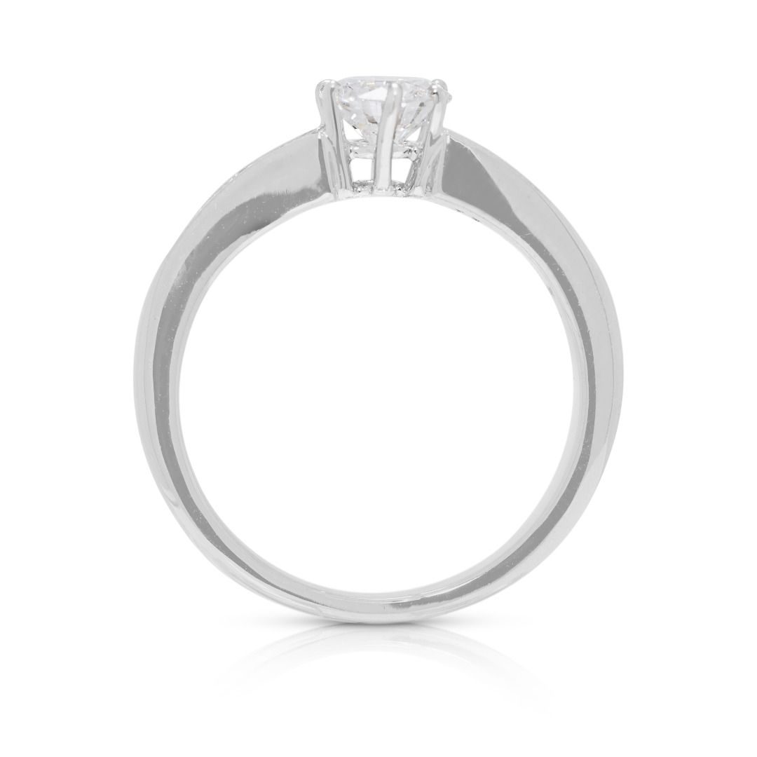 טבעת אירוסין מזהב לבן 18 קראט עם יהלום טבעי 0.90 קראט בשיבוץ פאווה – תמונה 7