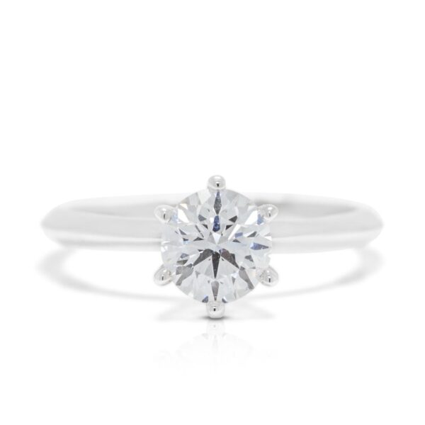 טבעת סוליטר יהלום מעבדה במשקל 0.92 קראט בזהב לבן 14 קראט, מתועדת IGI