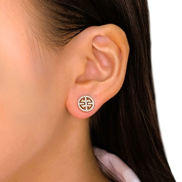 עגילים צמודים שובי לב מזהב ורוד 18 קראט, משובצים יהלומים טבעיים במשקל 0.48 קראט