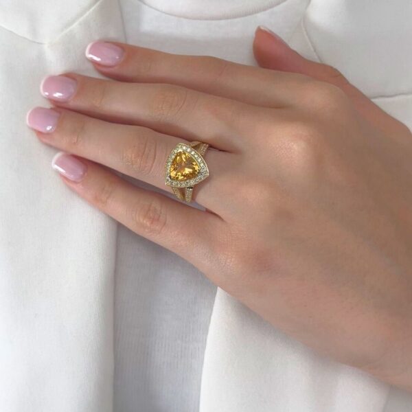 טבעת קוקטייל מהפנטת בריל ויהלומים במשקל 2.61 קרט בזהב צהוב 14 קראט - GIA מתועדת