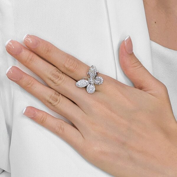 טבעת יהלומים מקסימה בעיצוב פרפר 1.05 קרט בזהב לבן 18K