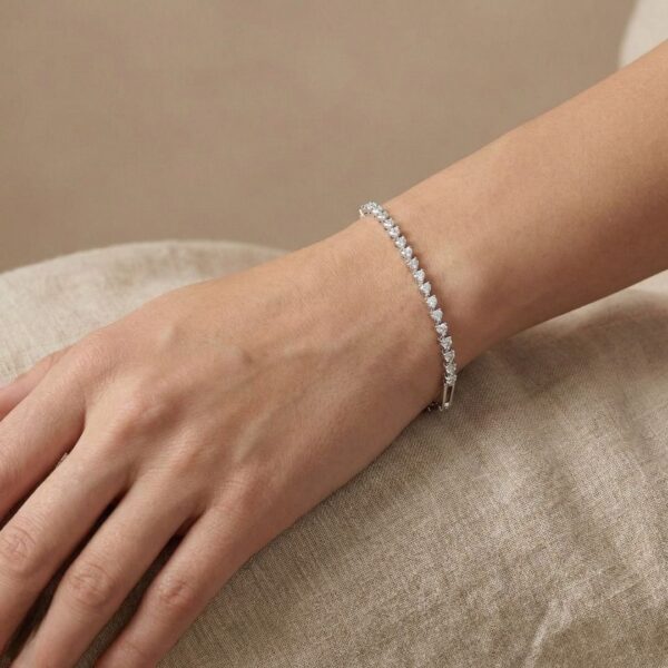 צמיד חוליות אינסוף אלגנטי מזהב לבן 18 קראט, משובץ יהלומים טבעיים 0.40 קראט