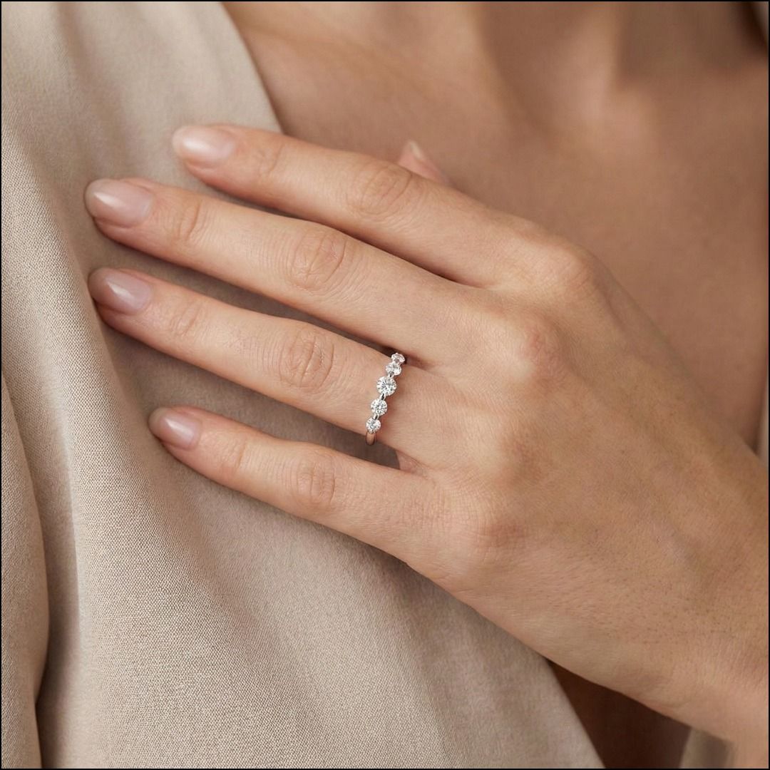 טבעת חמישה יהלומים אלגנטית 0.51 קראט בפלטינה – תמונה 2