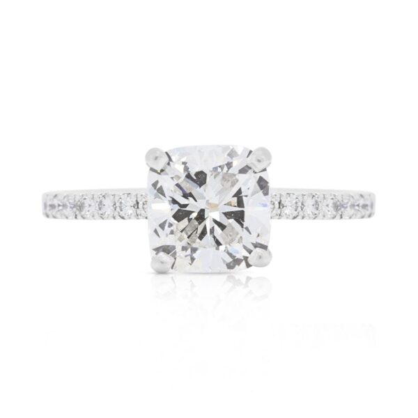 טבעת פאווה מרהיבה מזהב לבן 18 קראט, משובצת יהלומים טבעיים במשקל 1.78 קראט - תעודת GIA