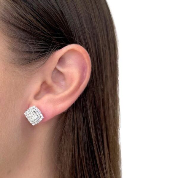 עגילי צמודים נוצצים מיהלומים בחיתוך אידיאלי Double Excellent במשקל 3.08ct בזהב לבן 18k - GIA מתועדת