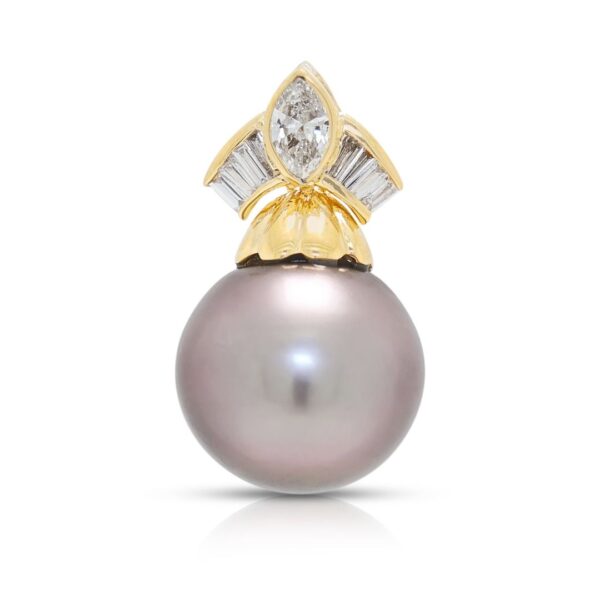 תליון מרשים מיהלום טבעי במשקל 0.35 קראט ופנינת ים הדרום בזהב צהוב 18 קראט