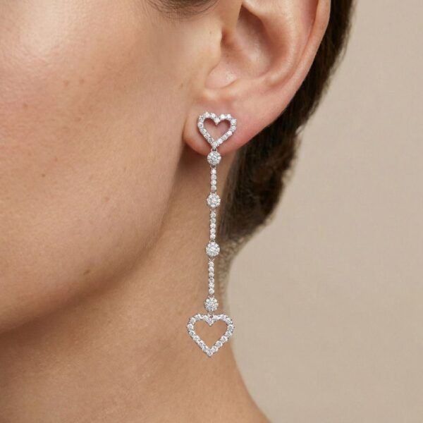 עגילי יהלומים תלויים דרמטיים במשקל 2.58 קרט בזהב לבן 18 קראט