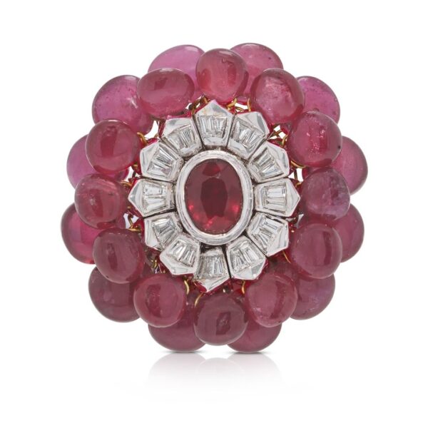 טבעת פאר זוהרת עם רובי 2.48 קראט ויהלומים טבעיים בזהב לבן 18K