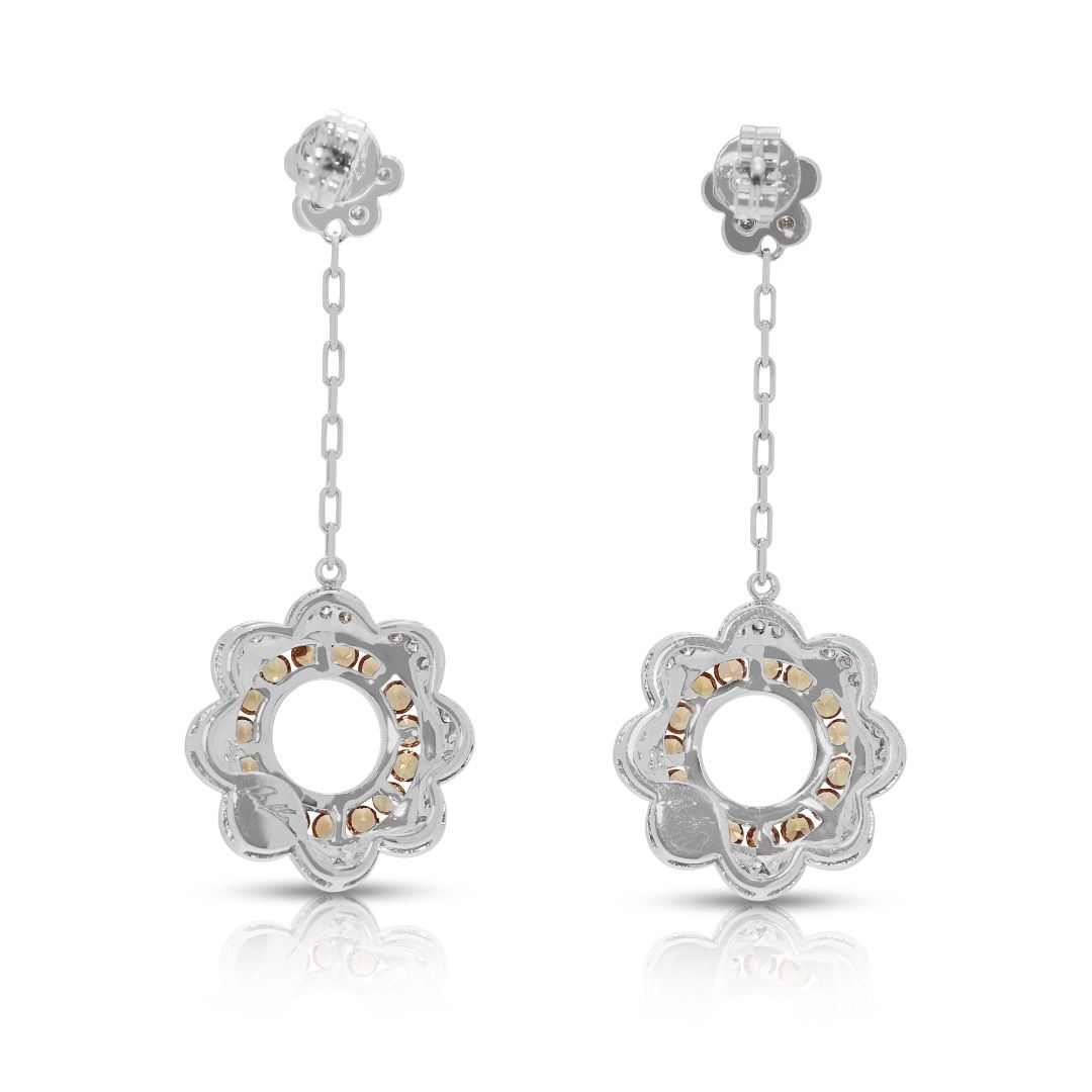 עגילים תלויים אלגנטיים בעיצוב פרחוני עם ספיר צהוב 1.05ct ויהלומים בזהב 18k דו-גוני מבית Lee Hwa – תמונה 7