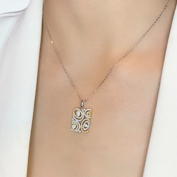 שרשרת יהלומים 1.38 קראט מעוצבת בקפידה עם תליון מזהב 18 קראט לבן וצהוב - מתועדת IGI