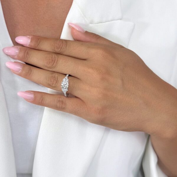 טבעת יהלומים מהודרת 1.48 קראט בזהב לבן 18 קראט - מתועדת IGI