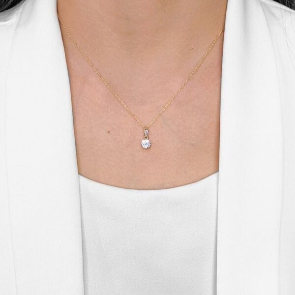 תליון יהלום טבעי יוצא דופן 0.61 קראט בזהב צהוב 22K