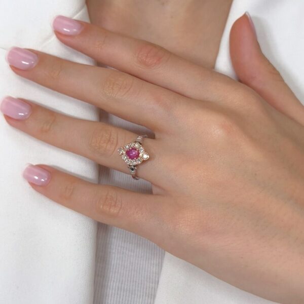 טבעת אשכול מרהיבה משובצת רובי 0.97 קראט ויהלומים בזהב 18 קראט ורוד ולבן - מתועדת GIA