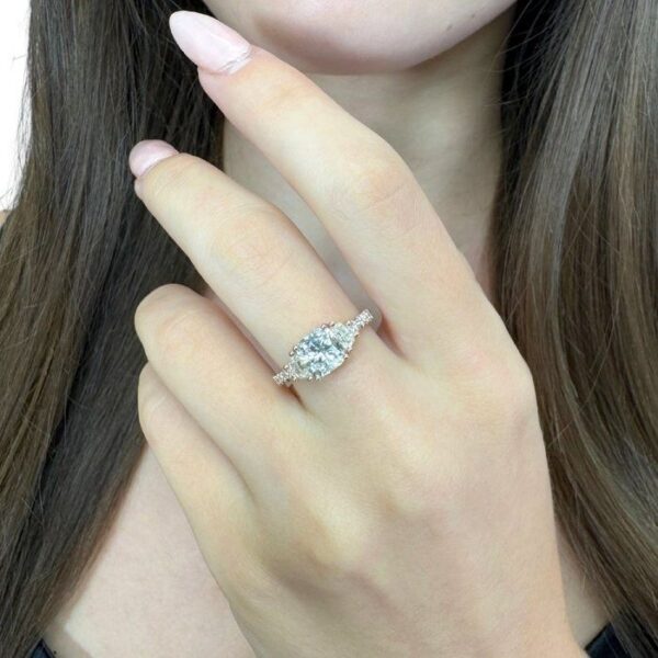 טבעת שלושה יהלומים מרהיבה במשקל 2.00 קראט בזהב ורוד 18 קראט - מתועדת IGI