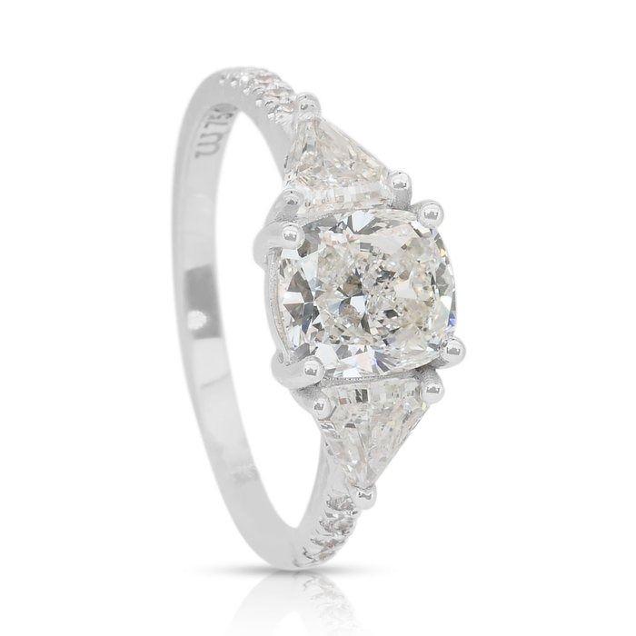 טבעת יהלומים מרהיבה בעיצוב שלושה יהלומים במשקל 2.31 קראט בזהב לבן 18 קראט - מתועדת IGI – תמונה 7