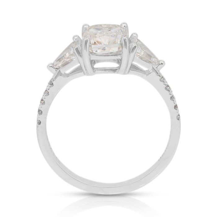 טבעת יהלומים מרהיבה בעיצוב שלושה יהלומים במשקל 2.31 קראט בזהב לבן 18 קראט - מתועדת IGI – תמונה 8