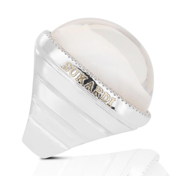 טבעת אופל מרהיבה עם יהלומי צד במשקל 0.80 קראט בזהב לבן 18K