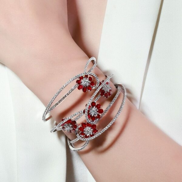 צמיד רובי ויהלומים יוקרתי, משקל כולל 14.60 קראט, בזהב לבן 18 קראט – מתועד IGI