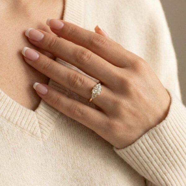 טבעת שבעה יהלומים בזהב צהוב 18 קראט, משובצת יהלומים במשקל 1.22 קרט, מתועדת GCI