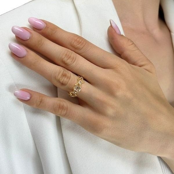 טבעת חמישה יהלומים גאומטרית במשקל 1.01 קרט בזהב צהוב 18 קראט - תעודת IGI