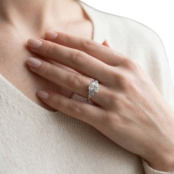 טבעת שבעה יהלומים 0.72ct GIA מתועדת בזהב לבן 18k