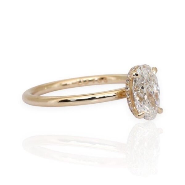 טבעת סוליטר יהלום 1.10 קראט GIA מתועדת עם יהלומים משלימים בזהב צהוב 18 קראט