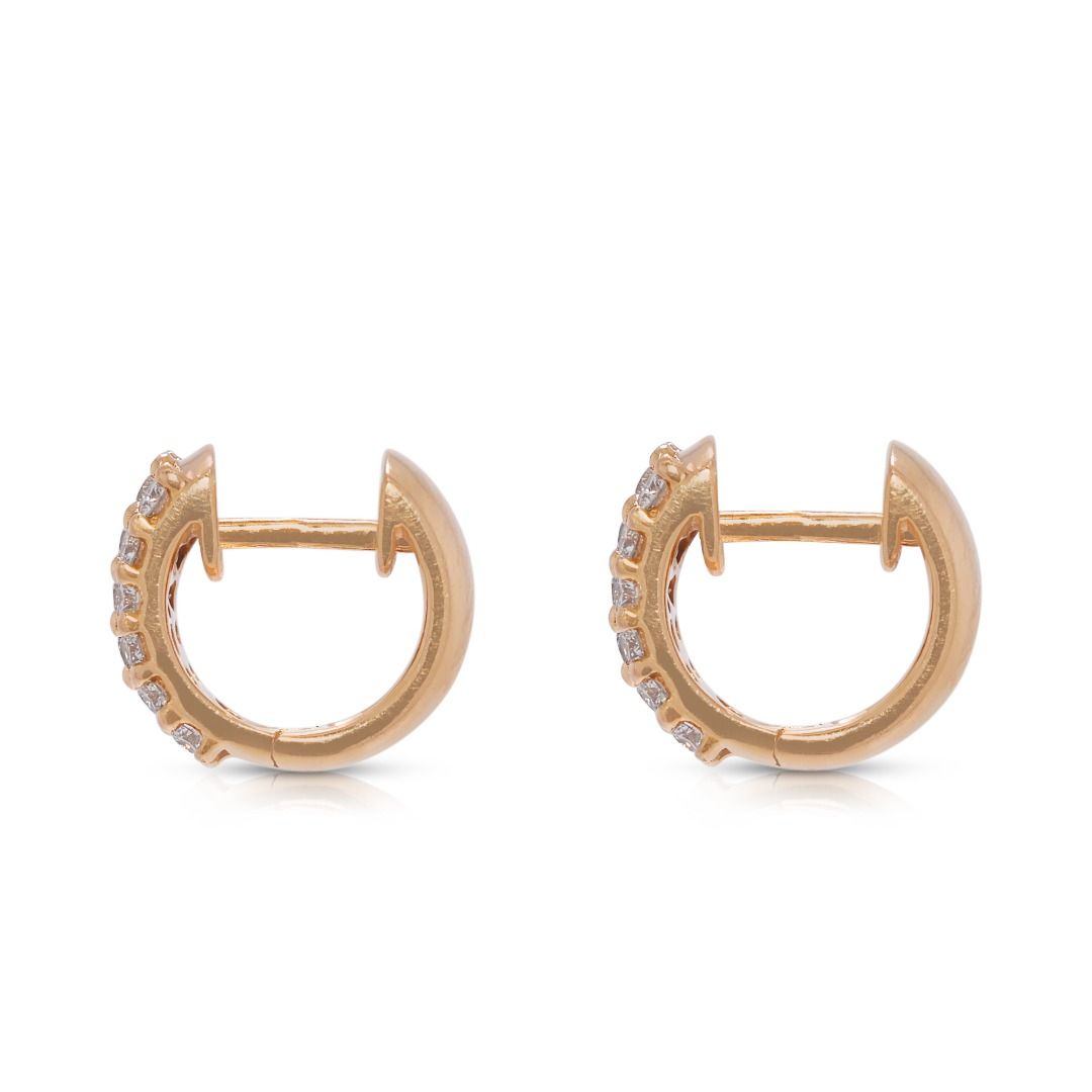 עגילי חישוק זוהרים עם ציר, משובצים פאווה יהלומים טבעיים עגולים מבריקים במשקל 0.54ct, בזהב צהוב 14K – תמונה 5