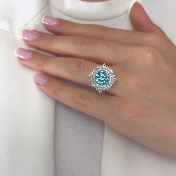 טבעת קוקטייל הילה כפולה מרהיבה משובצת זירקון ויהלומים 5.03 קראט בזהב לבן 18 קראט - מתועדת IGI