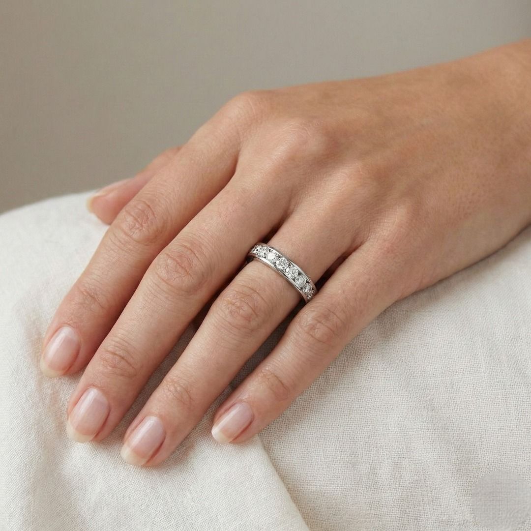 טבעת חצי נצח גולד הארט סלסטיאל בזהב לבן 18K משובצת יהלום טבעי 0.28 קראט – תמונה 2