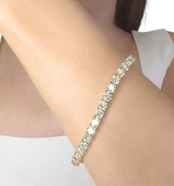 צמיד טניס יהלומים אלגנטי בזהב צהוב 18 קראט, משקל כולל 13.36 קראט – מתועד IGI