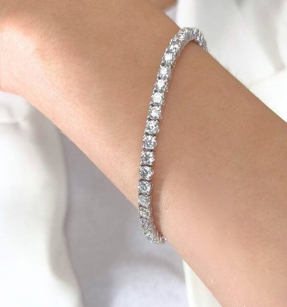 צמיד טניס יהלומים אלגנטי במשקל 9.50 קרט בזהב לבן 18 קראט - מתועדת IGI