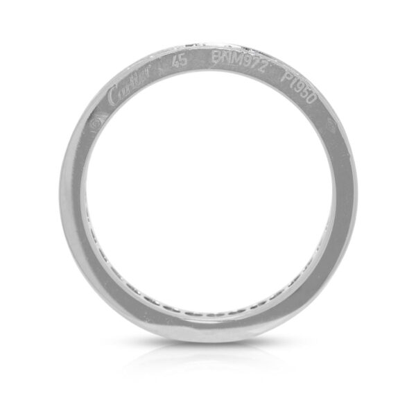 טבעת נצח אייקונית מזהב לבן 18 קראט משובצת יהלומים טבעיים במשקל 0.36 קראט של קרטייה