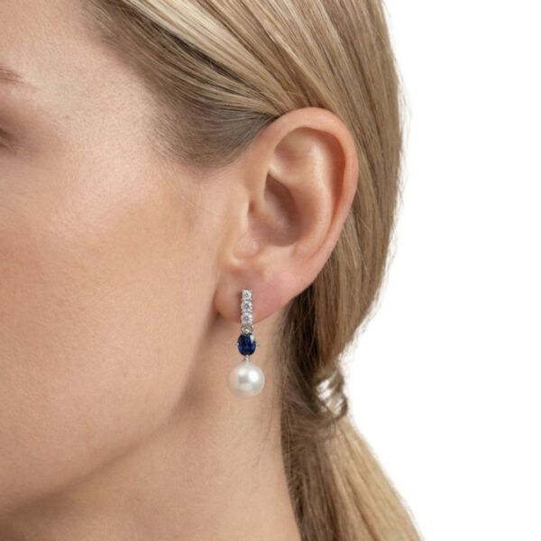 עגילי תלויים מתועדים IGI עם פנינים מתורבתות מים מתוקים, ספירים ויהלומים, במשקל כולל 13.14 קראט, מזהב לבן 18 קראט