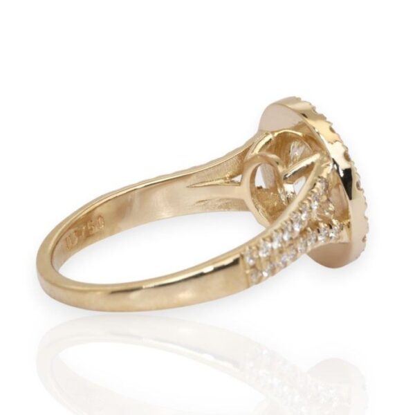 טבעת הילה מיהלומים במשקל 2.66 קרט, מתועדת IGI, בזהב צהוב 18 קראט