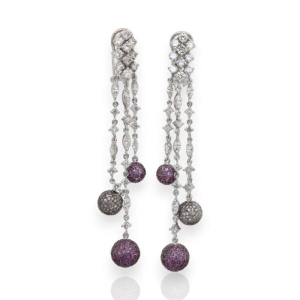 עגילים תלויים מתועדת IGI, משובצים ספירים ויהלומים 5.60ct, בזהב לבן 18k