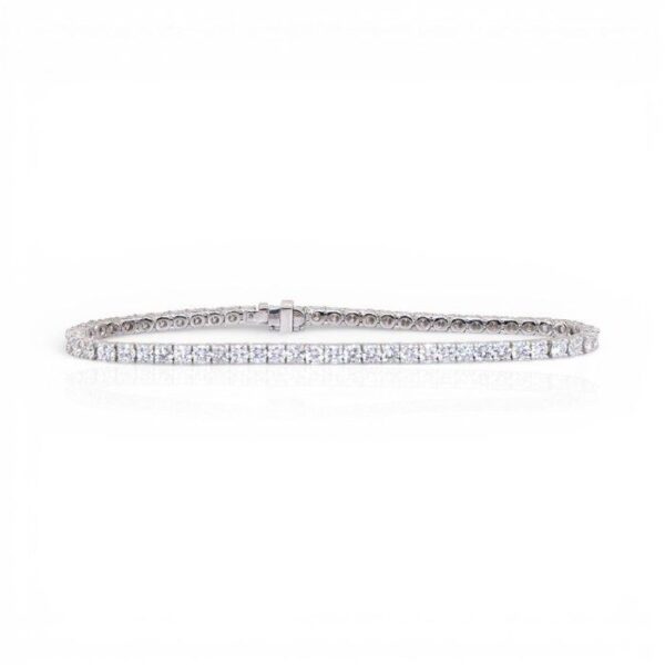 צמיד טניס יהלומים בזהב לבן 18 קראט, משובץ ביהלומים במשקל 5.88 קרט, מתועד IGI